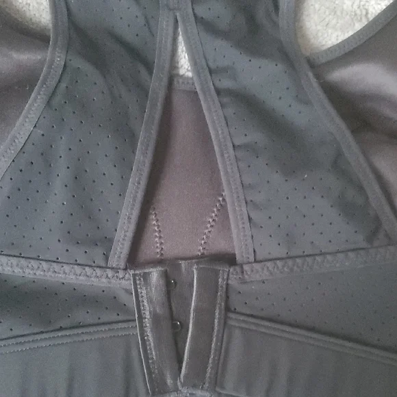 NWOT SPANX HIGH IMPACT SPORTS BRAIN VERY BLACK